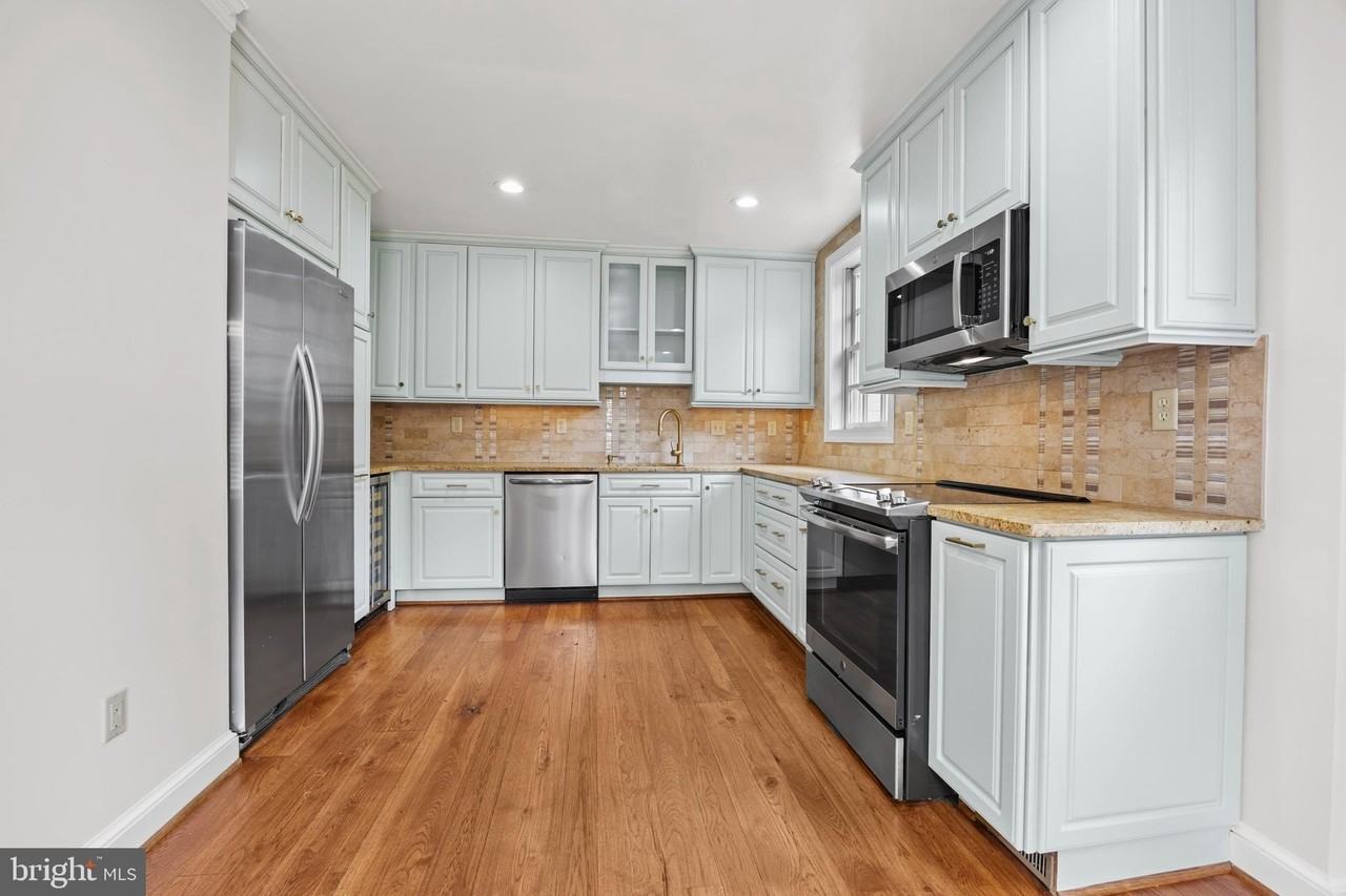 827 S Royal St - Photo 5 of 35