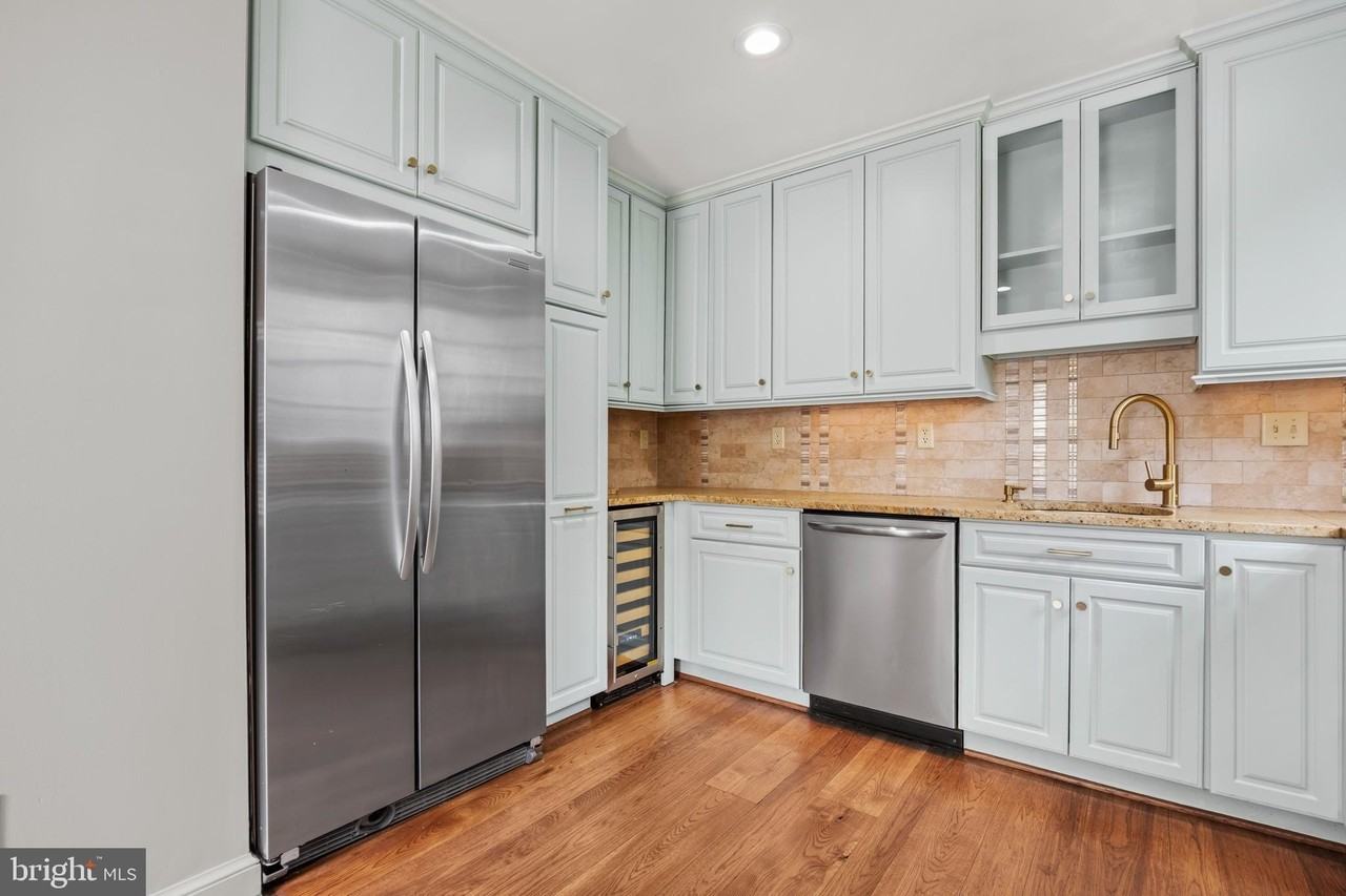 827 S Royal St - Photo 7 of 35