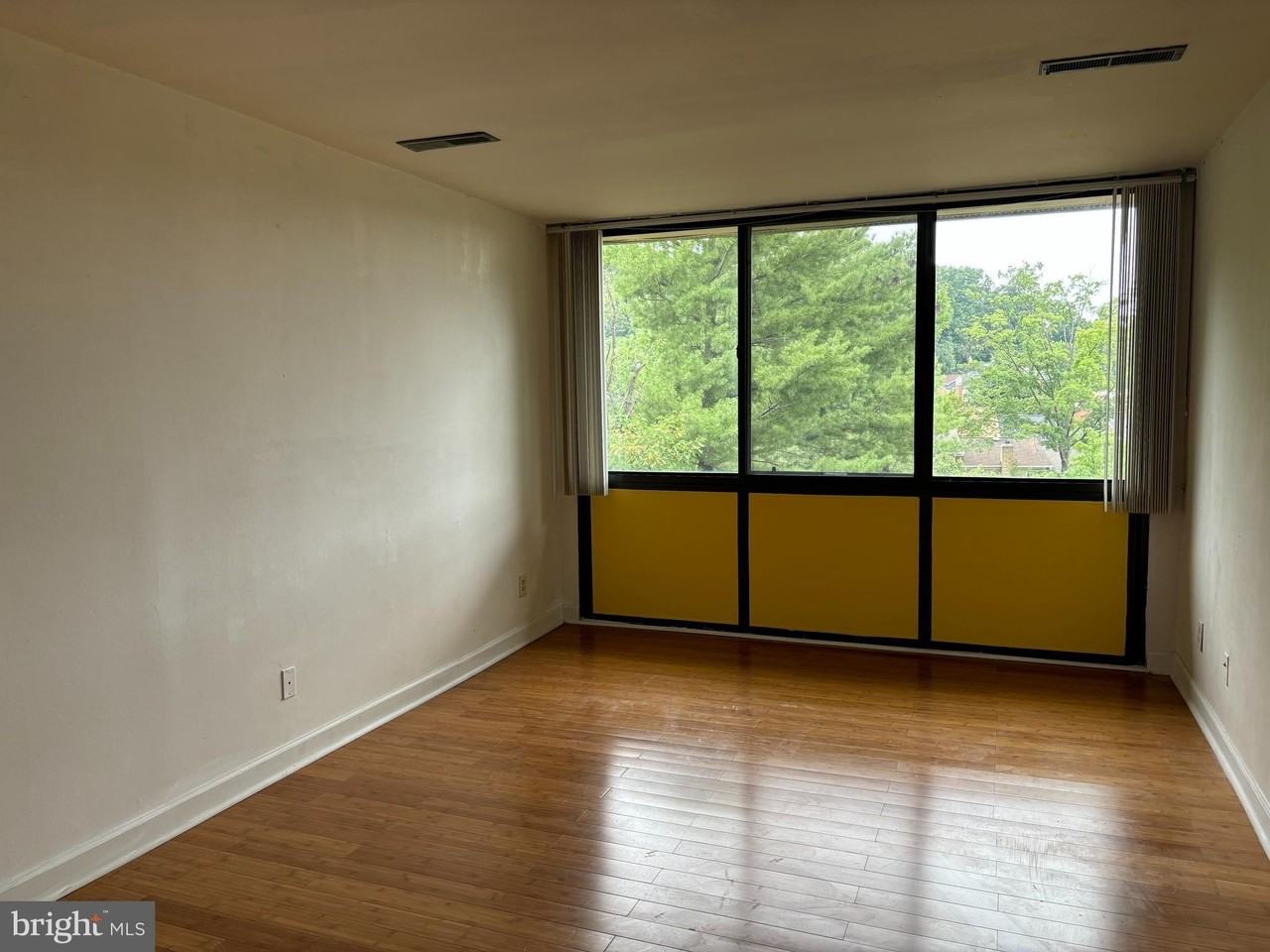 525 N Armistead St #302 - Photo 3 of 20