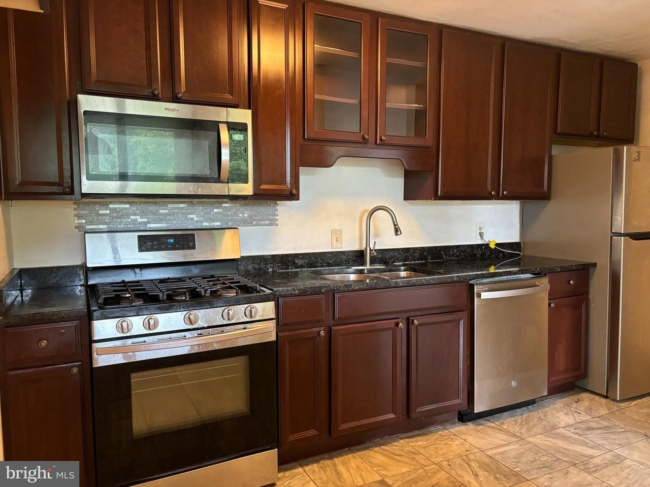 525 N Armistead St #302 - Photo 7 of 20