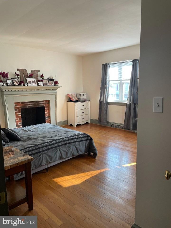 221 N Main St #A - Photo 3 of 16