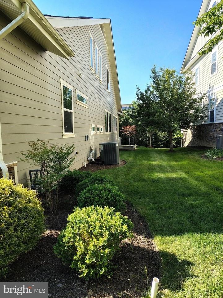213 Grebe Dr - Photo 3 of 50