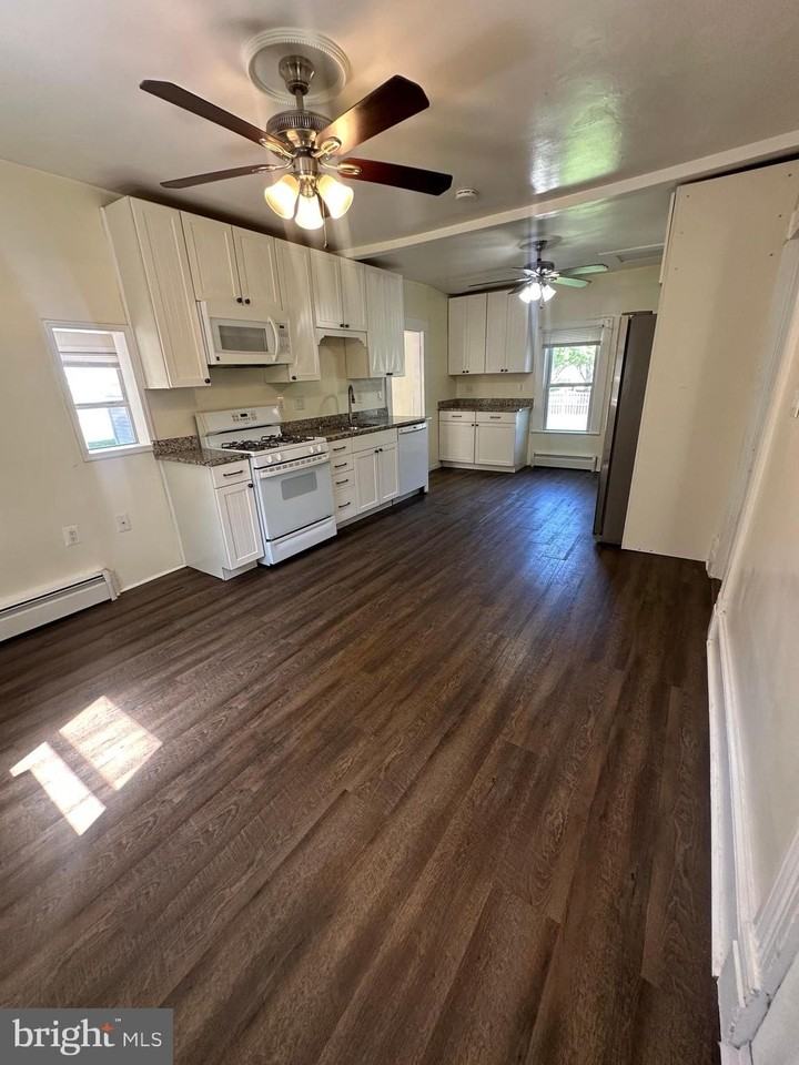 6501 Glenbard Ct - Photo 7 of 16