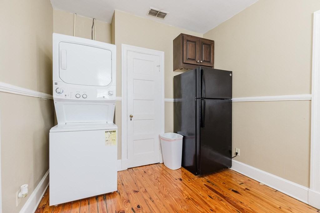 1107 N Madison St - Photo 2 of 20