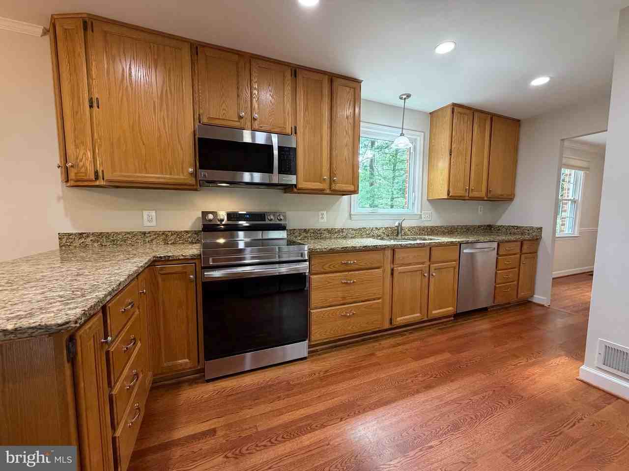 7216 Reservation Dr - Photo 3 of 44