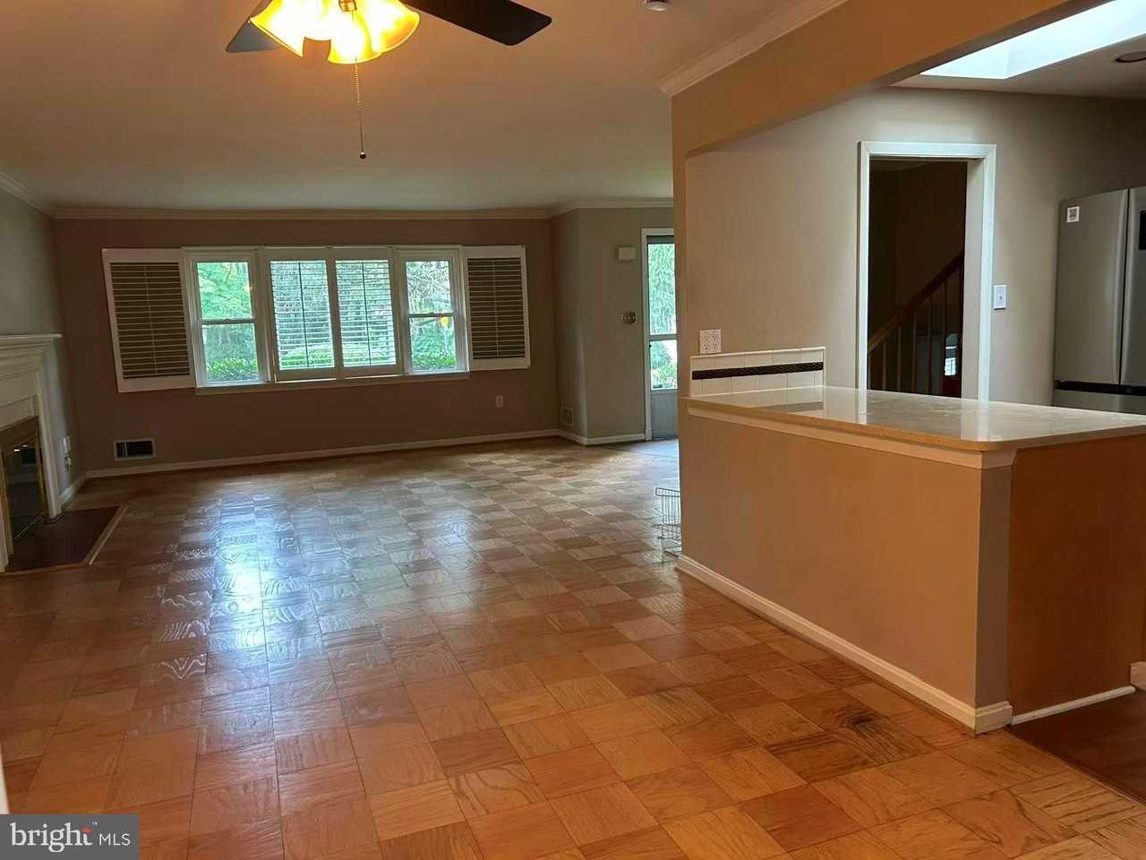 1415 Mayflower Dr - Photo 5 of 31