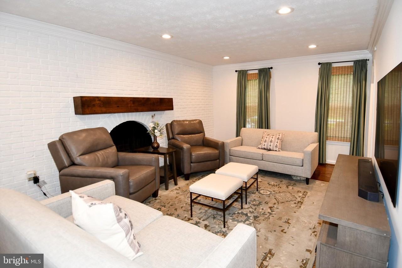 12134 Holly Knoll Cir - Photo 4 of 50