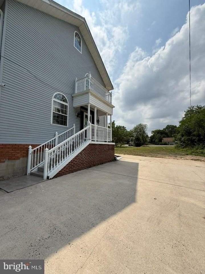 3001 Preston Ave - Photo 2 of 18