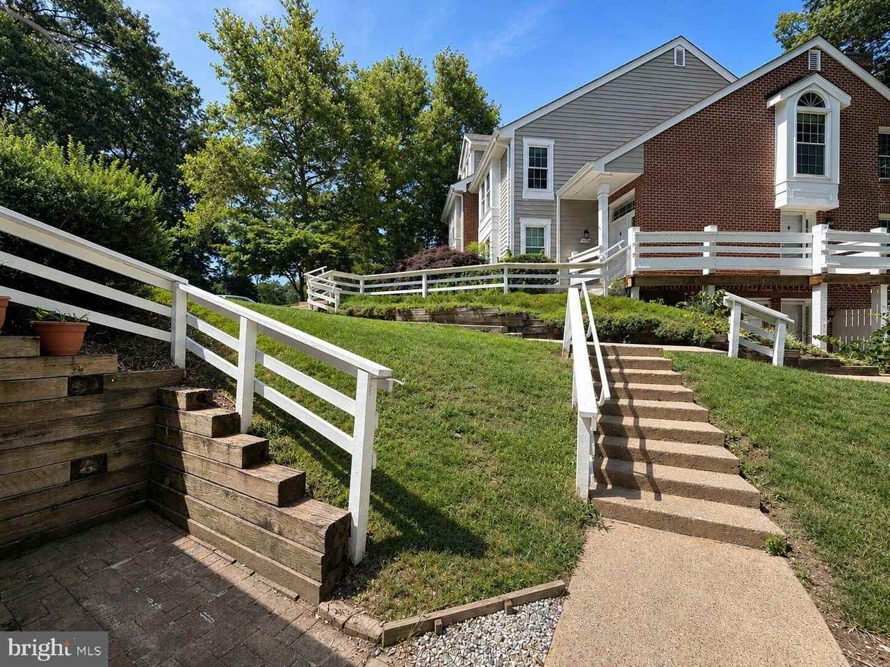 11150 Beaver Trail Ct - Photo 4 of 20