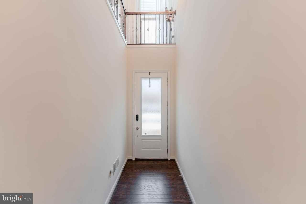 42506 Dogwood Glen Sq - Photo 4 of 47