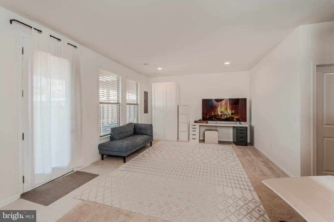 42506 Dogwood Glen Sq - Photo 7 of 47