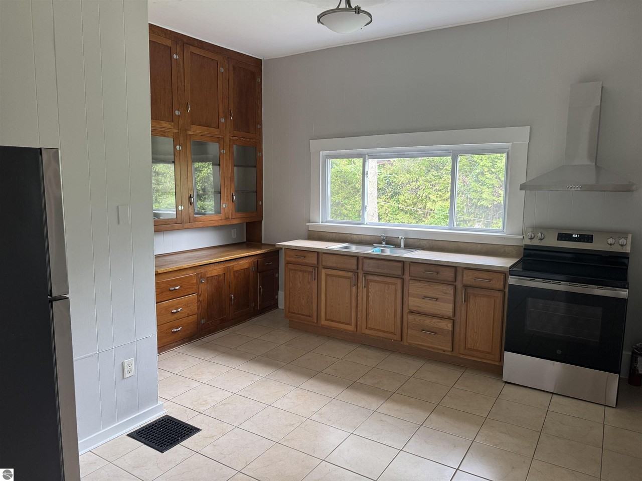 415 E State St - Photo 5 of 17
