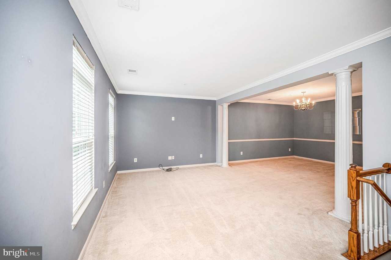 2515 Eastbourne Dr - Photo 3 of 28