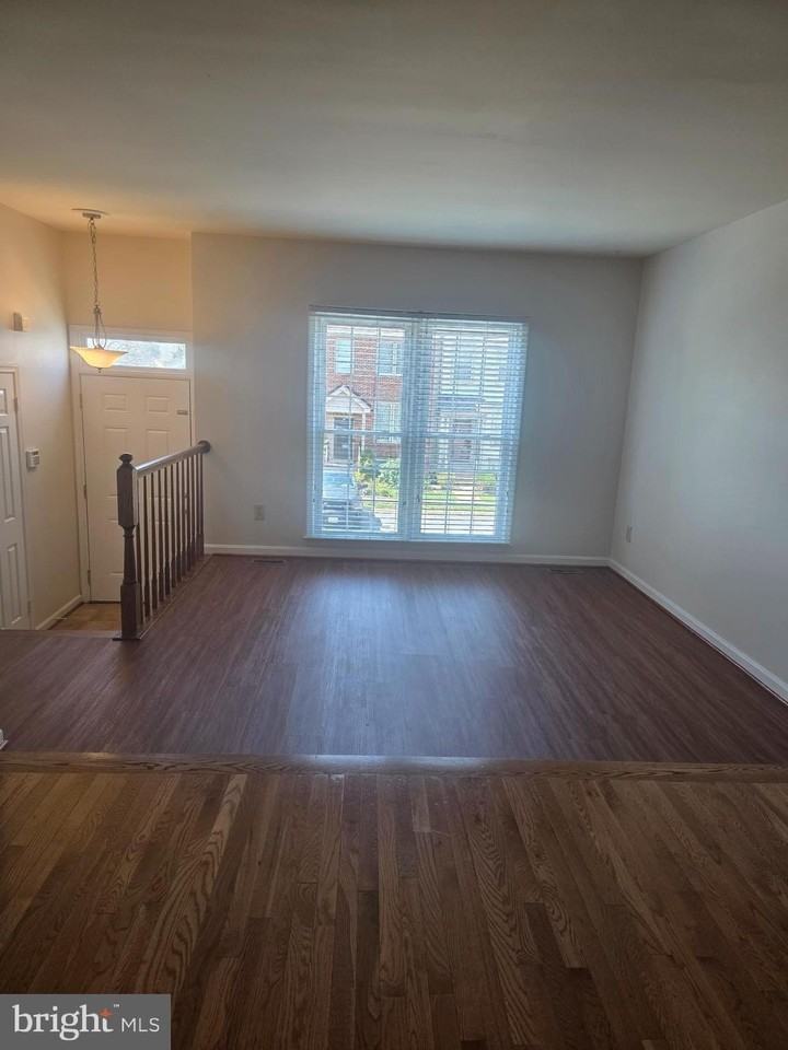 7766 Black Horse Ct - Photo 3 of 32