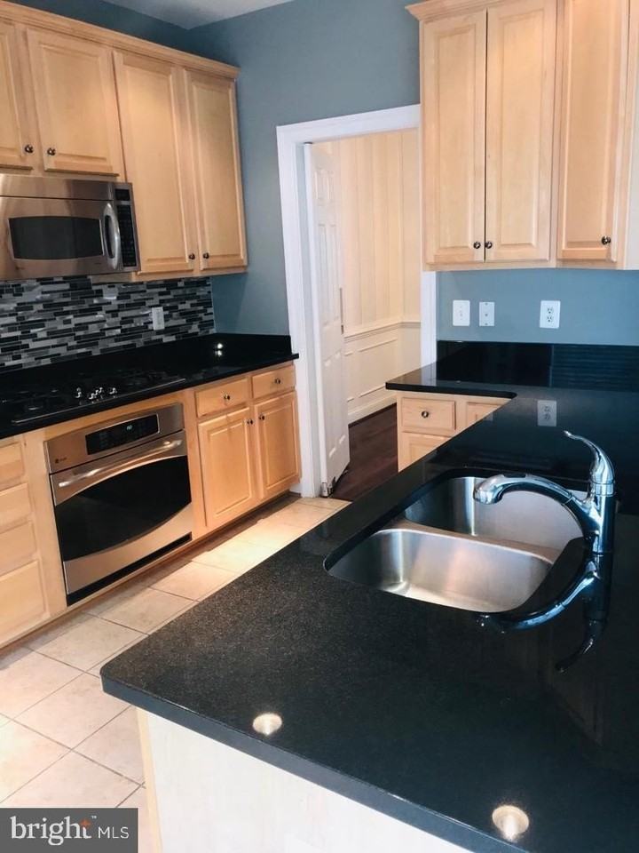 14656 Crossfield Way - Photo 5 of 24