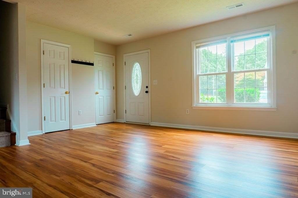 9836 Plaza View Way - Photo 4 of 46
