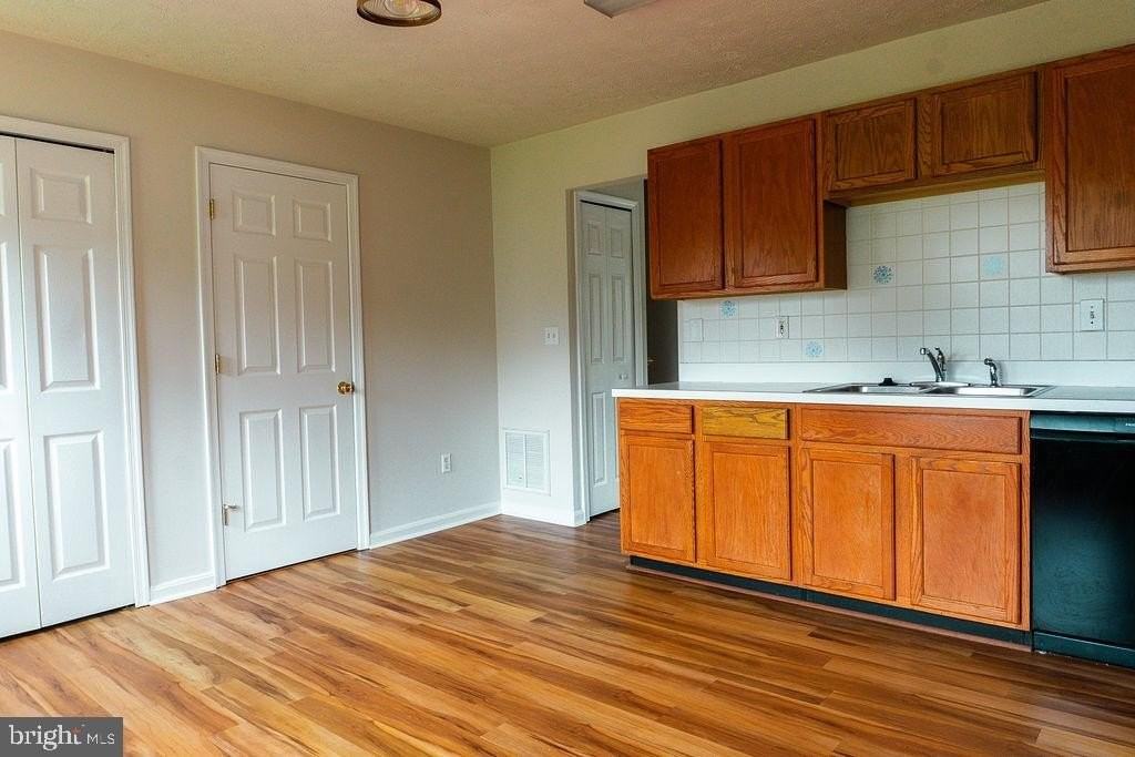 9836 Plaza View Way - Photo 7 of 46