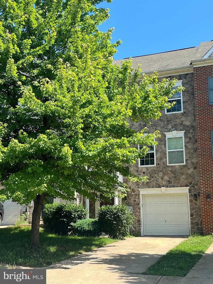 102 Raphael Ct - Photo 2 of 3
