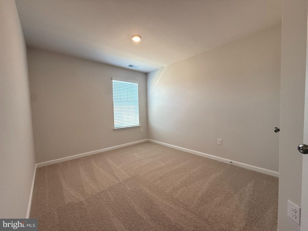 223 Orpington Dr - Photo 7 of 21