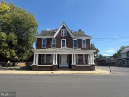 featured image of 703 2nd St #B