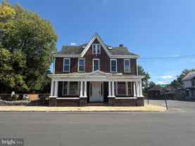 703 2nd St #B - Photo 1 of 1