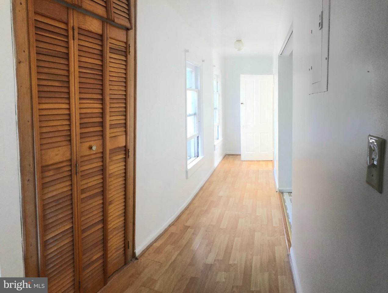 703 2nd St #B - Photo 4 of 22