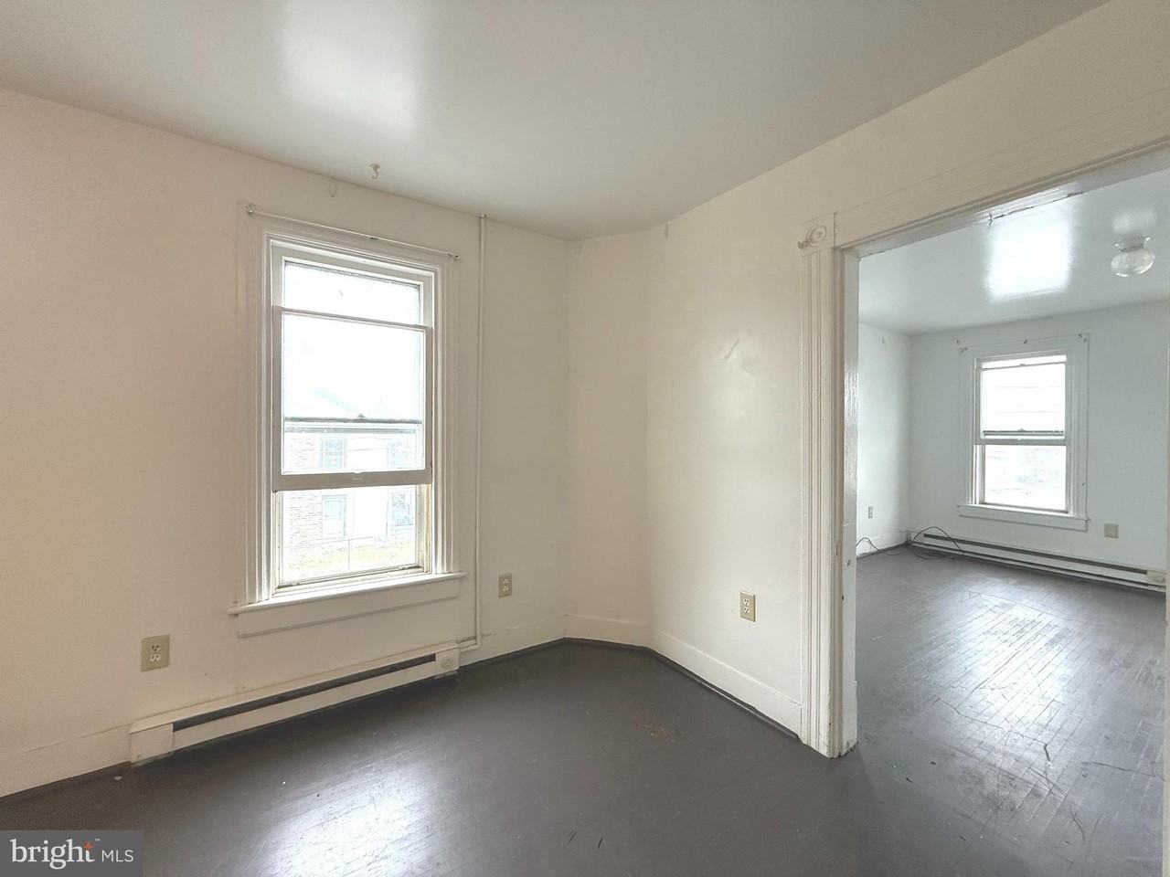 703 2nd St #B - Photo 5 of 22