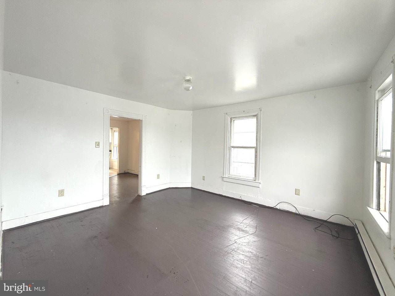 703 2nd St #B - Photo 6 of 22