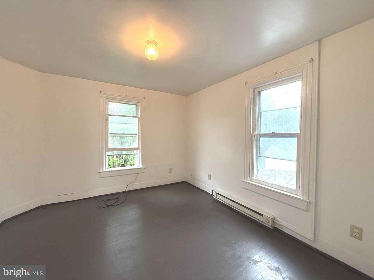 703 2nd St #B - Photo 7 of 22
