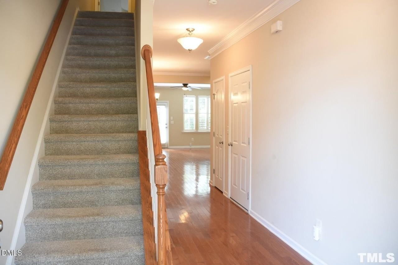 219 Murray Glen Dr - Photo 3 of 17