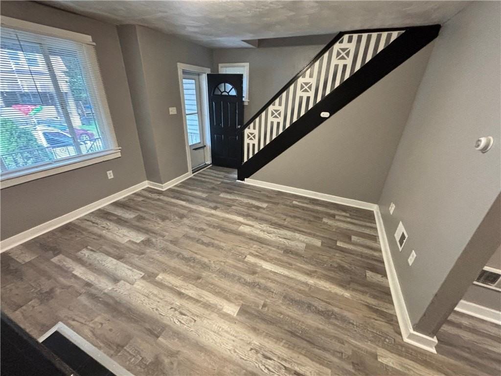 327 Mathews Ave - Photo 2 of 17