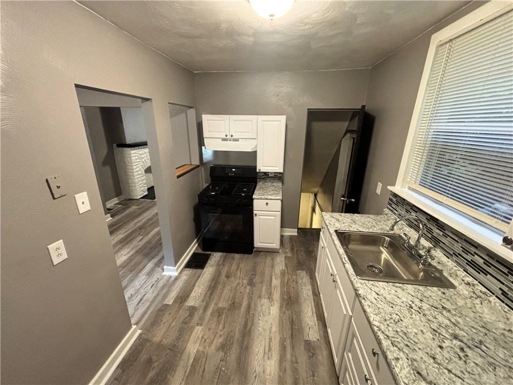 327 Mathews Ave - Photo 6 of 17