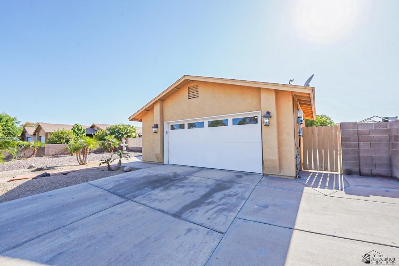 2146 S 47th Ave - Photo 4 of 26
