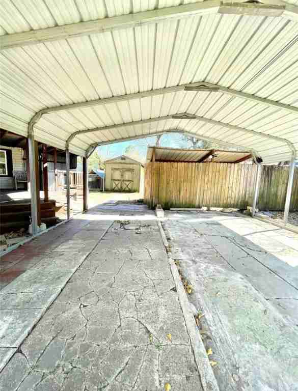 5220 E Parkway Dr - Photo 2 of 9