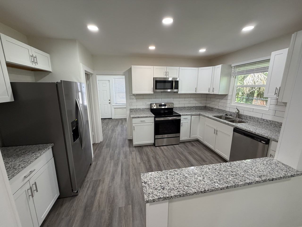 2749 1st Ave N - Photo 4 of 20