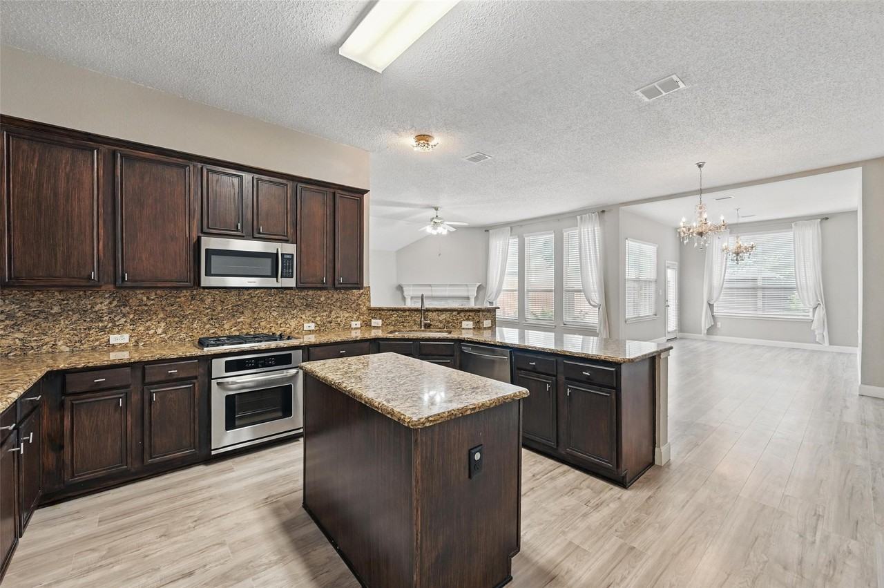3609 Edwards Dr - Photo 3 of 24