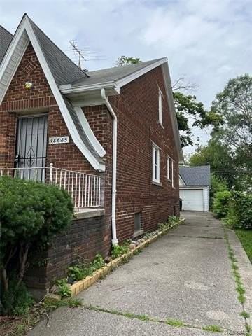 18685 Strasburg St - Photo 3 of 8