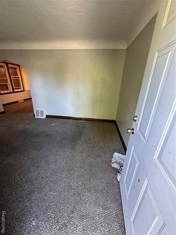 18685 Strasburg St - Photo 6 of 8