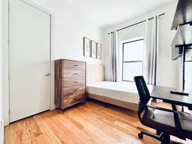 Private Bedroom in 6 Bedroom/2 Bathroom Home - Photo 1 of 1