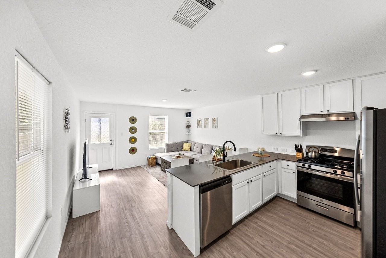 7634 Chancery Gate - Photo 5 of 29