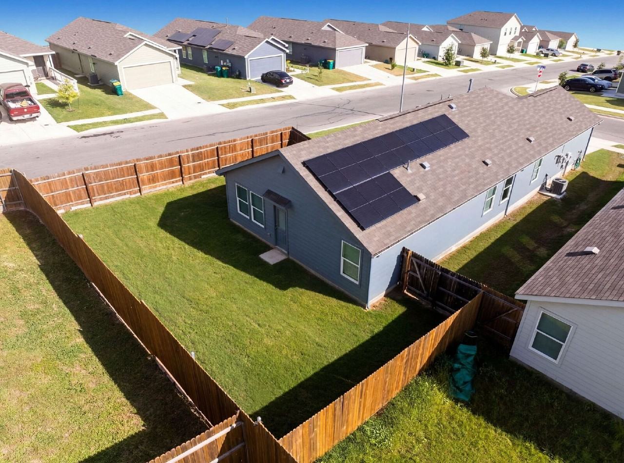 8802 Mccoy Pass - Photo 2 of 44