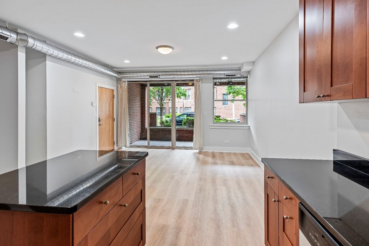 2516 N Willetts Ct #1N - Photo 4 of 14
