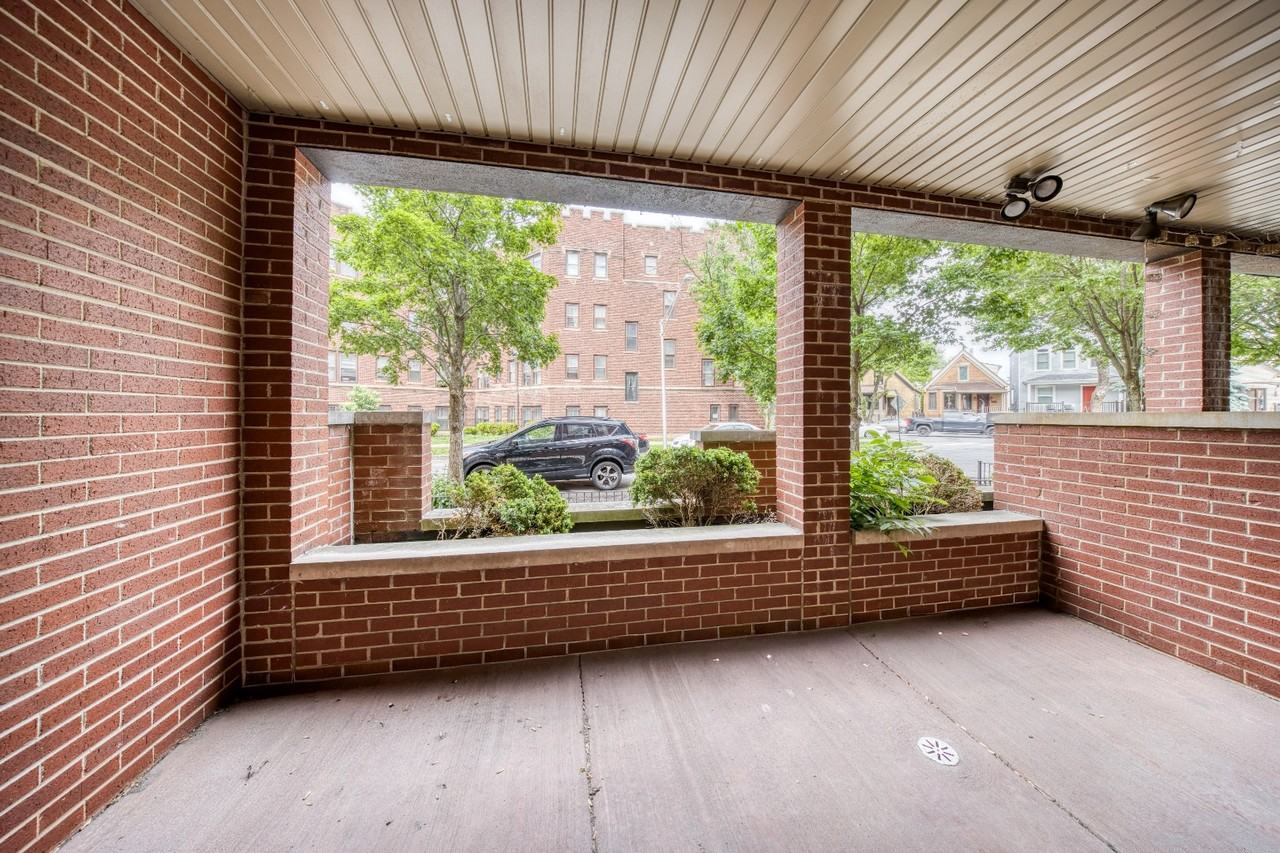 2516 N Willetts Ct #1N - Photo 5 of 14
