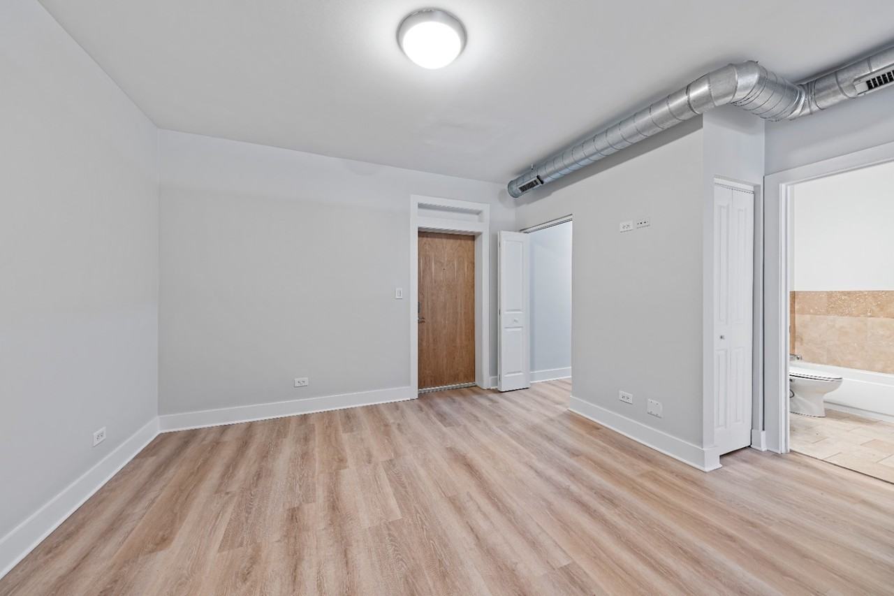 2516 N Willetts Ct #1N - Photo 7 of 14