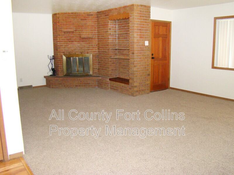 1208 Baker St - Photo 2 of 13