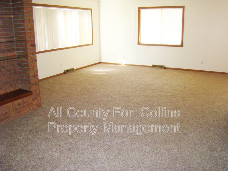 1208 Baker St - Photo 3 of 13