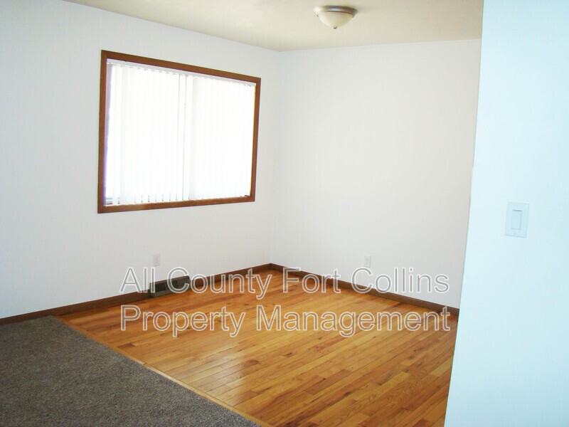 1208 Baker St - Photo 4 of 13