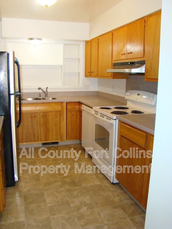 1208 Baker St - Photo 5 of 13