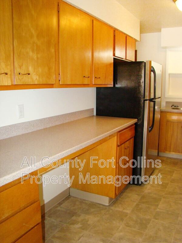 1208 Baker St - Photo 6 of 13