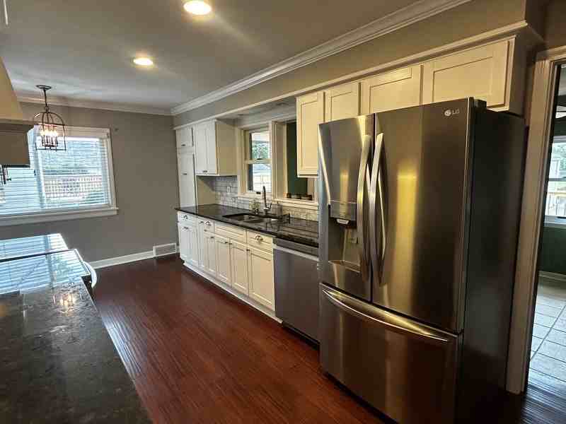2421 Clarendon Ave - Photo 7 of 26